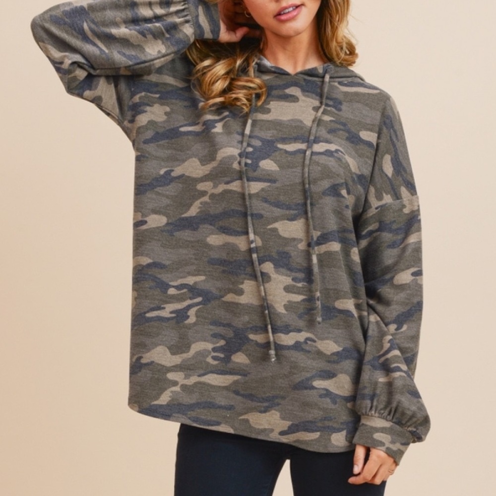 Camouflage Razor Cut Back Pullover - Picture 4 of 7